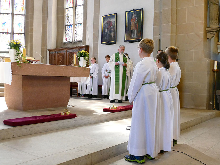 Die neuen Messdiener in St. Crescentius (Foto: Karl-Franz Thiede)